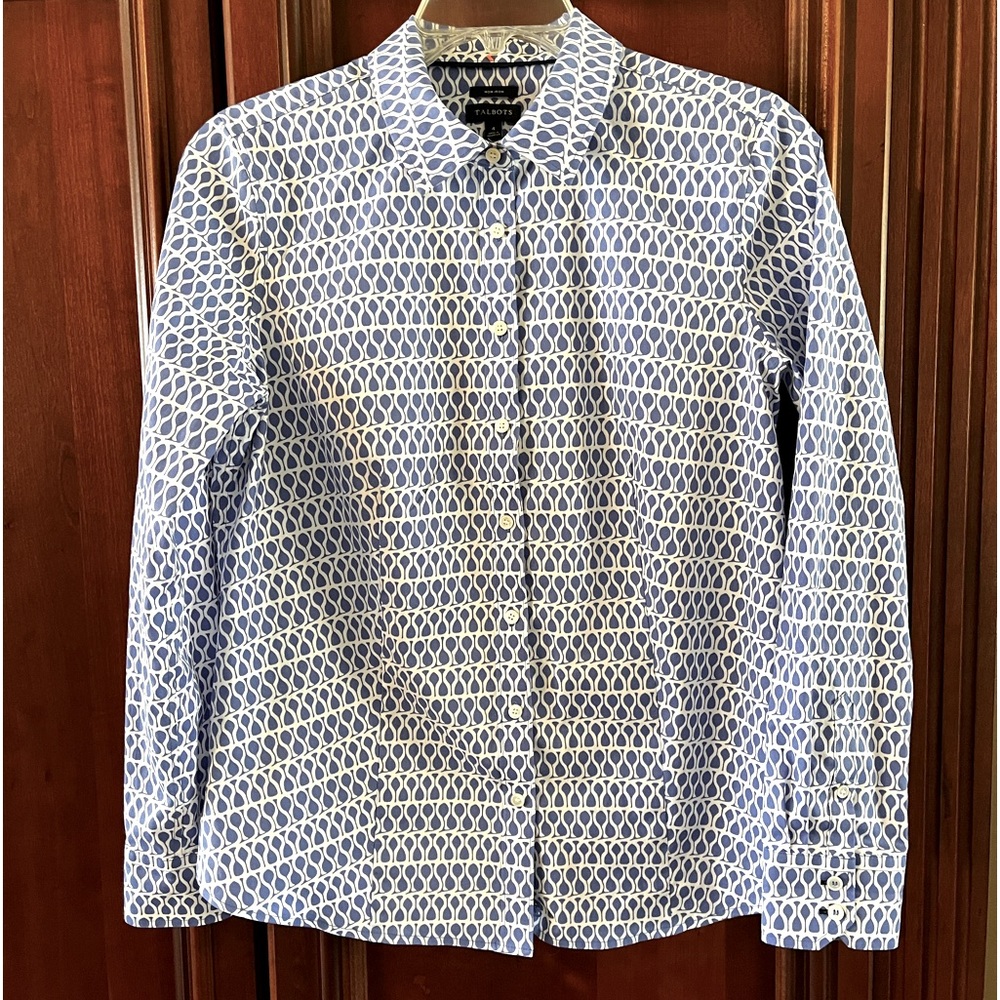 Talbots Blue and White Pattern Button Down with Darts Size 4